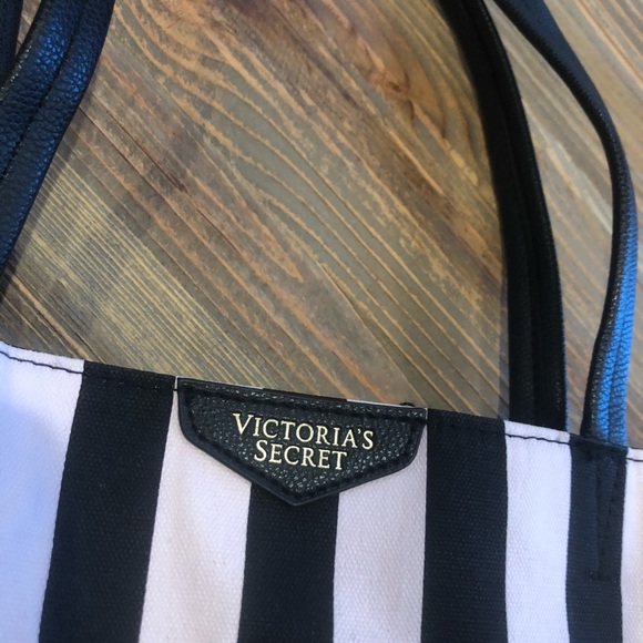 VS Striped Beach Bag (Free with VS Pink bundle) - Picture 4 of 4